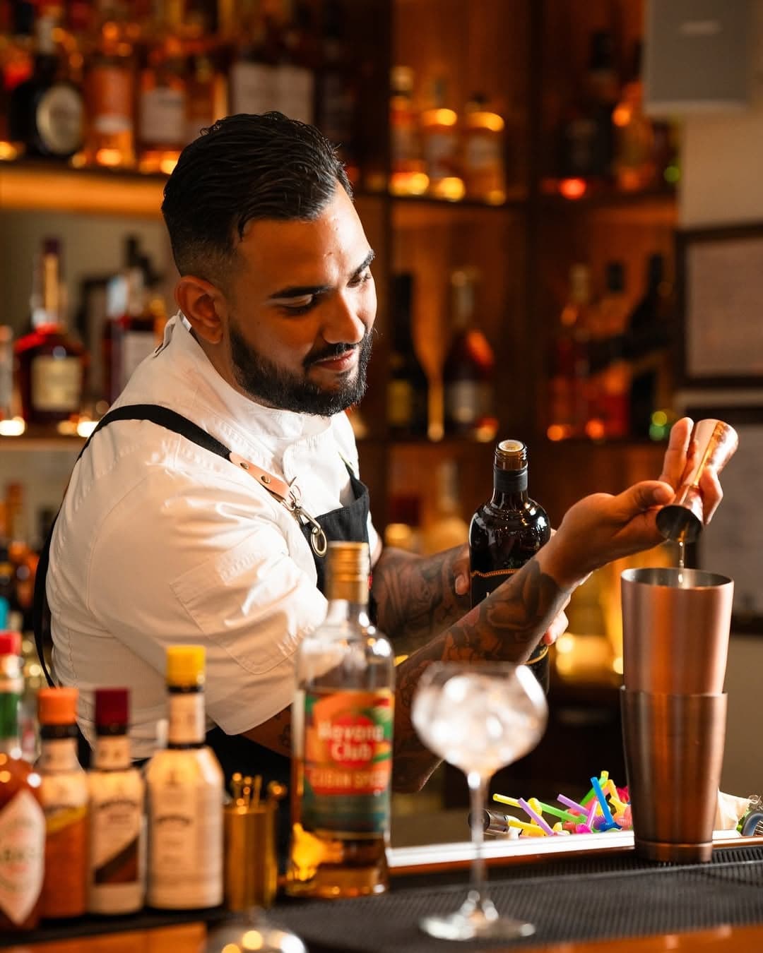 El arte del coctelero: preparando un cóctel premium